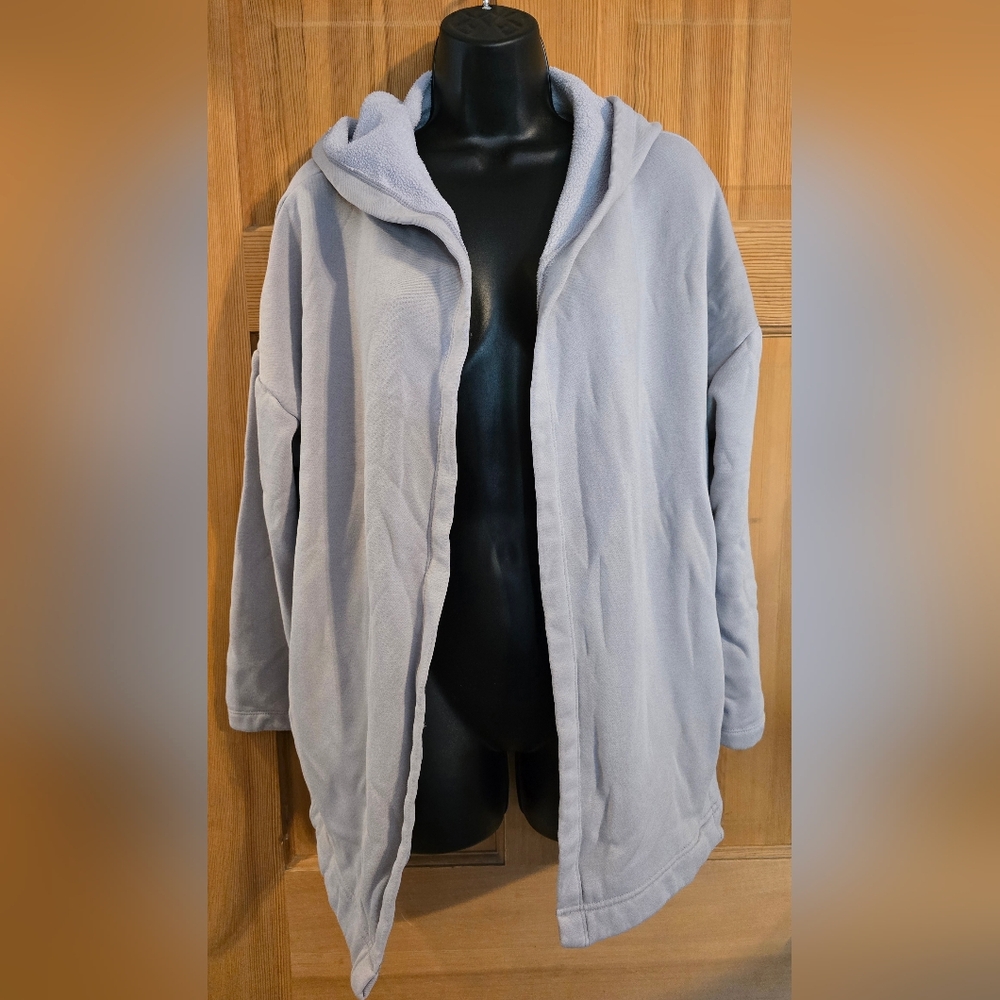 Fabletics Gray Women's Cardigan Sweatshirt Gym Walks Fall Winter Size Medium - Picture 2 of 5